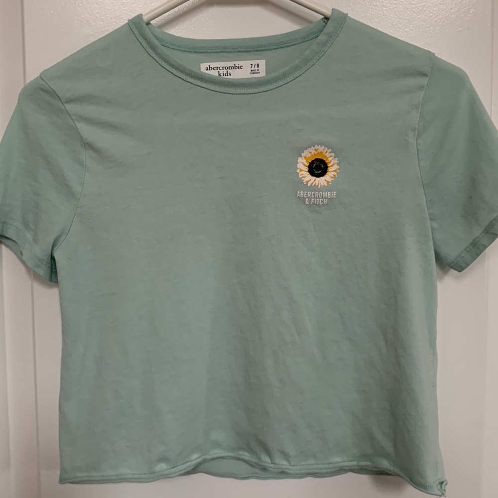 Girls Abercrombie size 7 T-shirt mint color